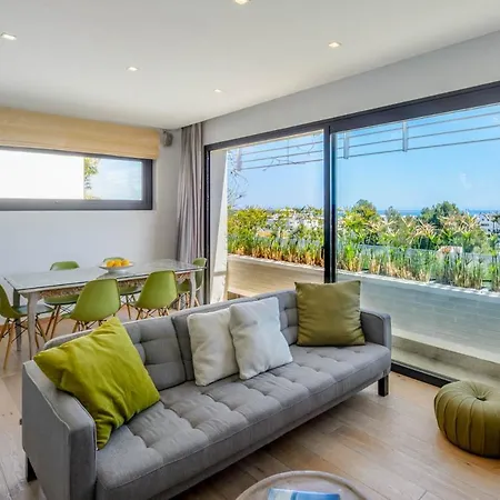 Sleeps 6 With Pool Air Con And Wifi Βίλα