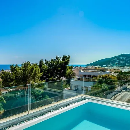 Sleeps 6 With Pool Air Con And Wifi