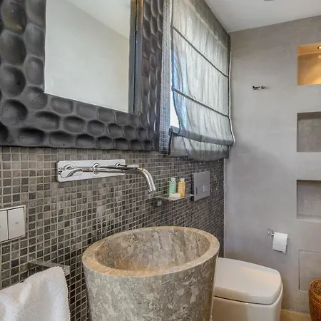 Sleeps 6 With Pool Air Con And Wifi *