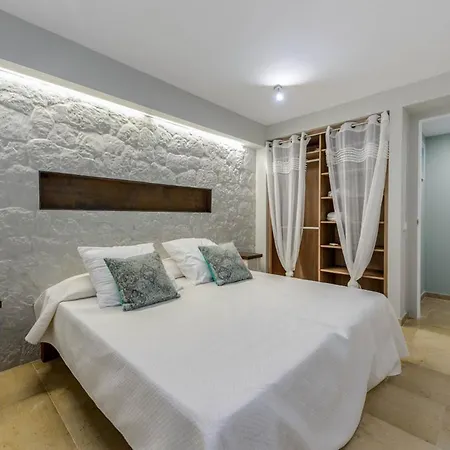 Sleeps 6 With Pool Air Con And Wifi Villa