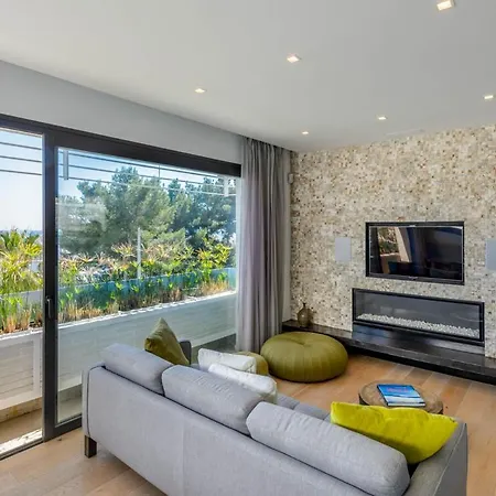 Sleeps 6 With Pool Air Con And Wifi Villa